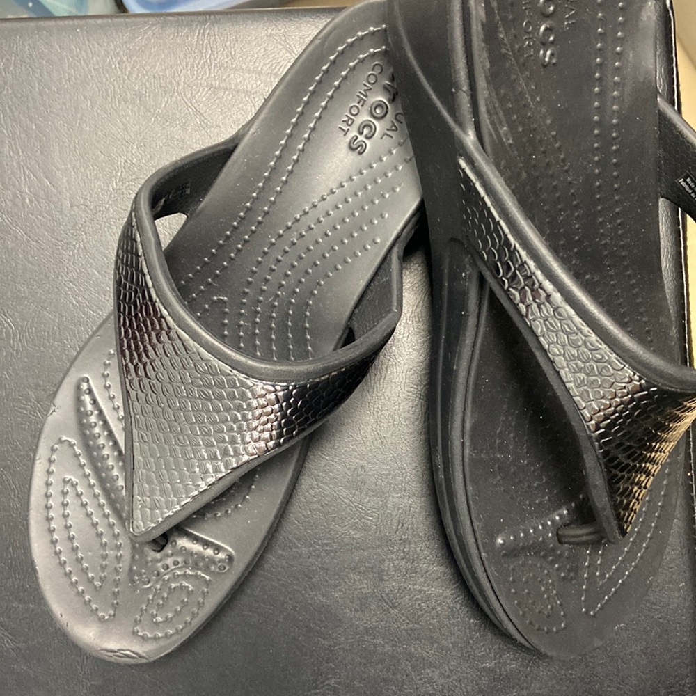 Wedge heel croc sandal with thong toe